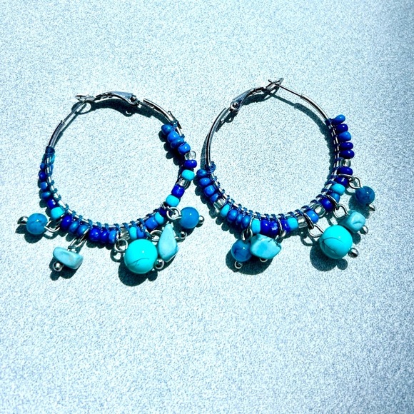 CHICO'S Two stretch bracelets and earrings - turquoise color/perfect condition - Picture 4 of 4